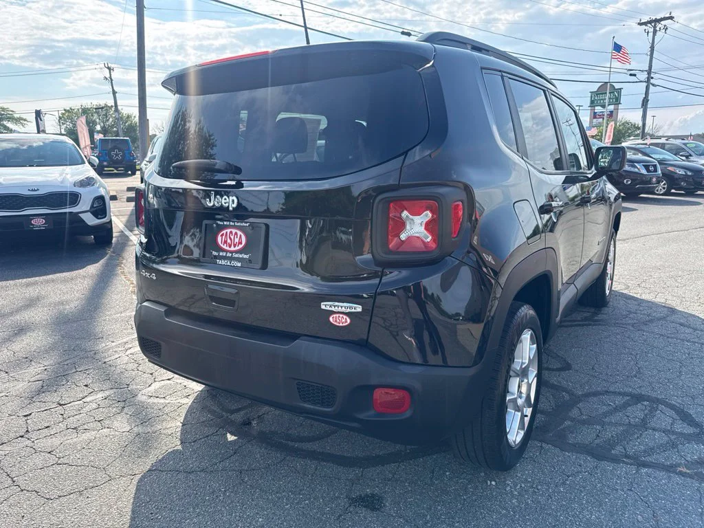Used 2022 Black Jeep Latitude image 8