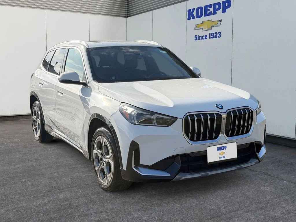 Used 2025 White BMW xDrive28i image 7