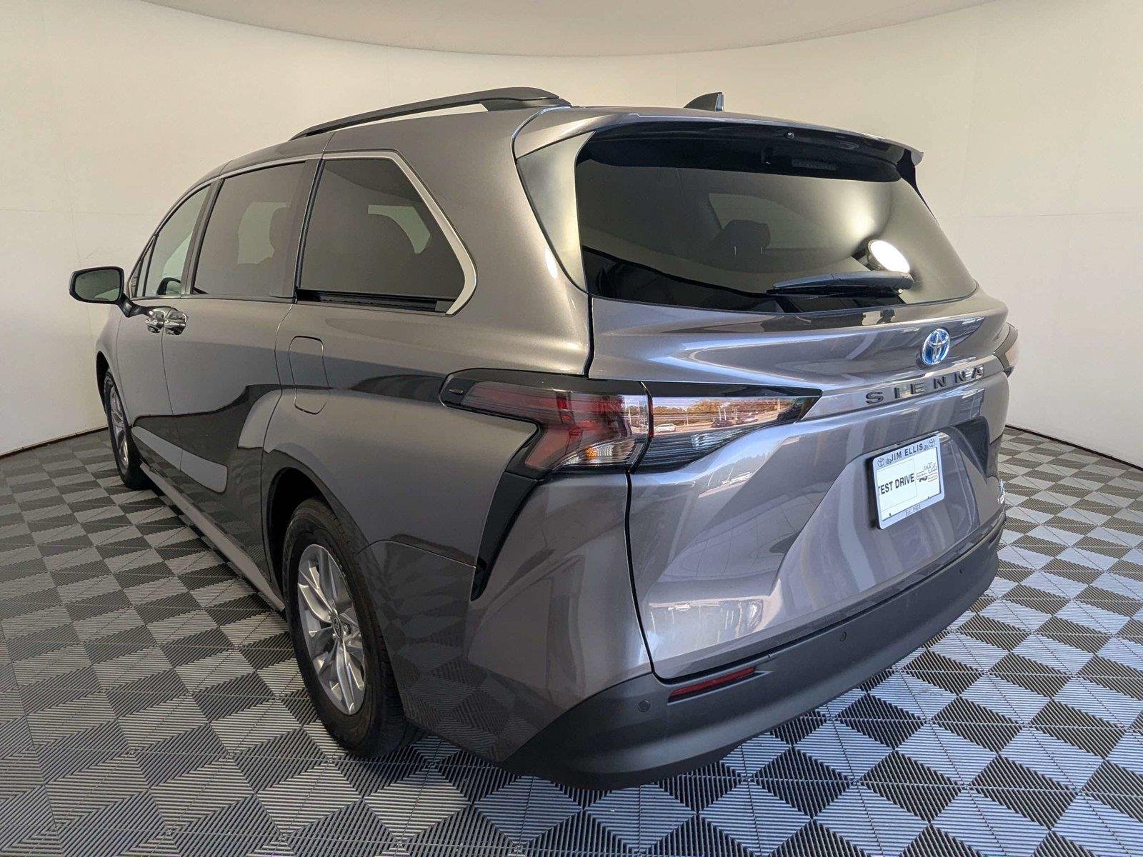 2024 Toyota Sienna XLE - Photo 8