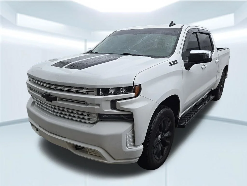 Used 2020 White Chevrolet LT image 4