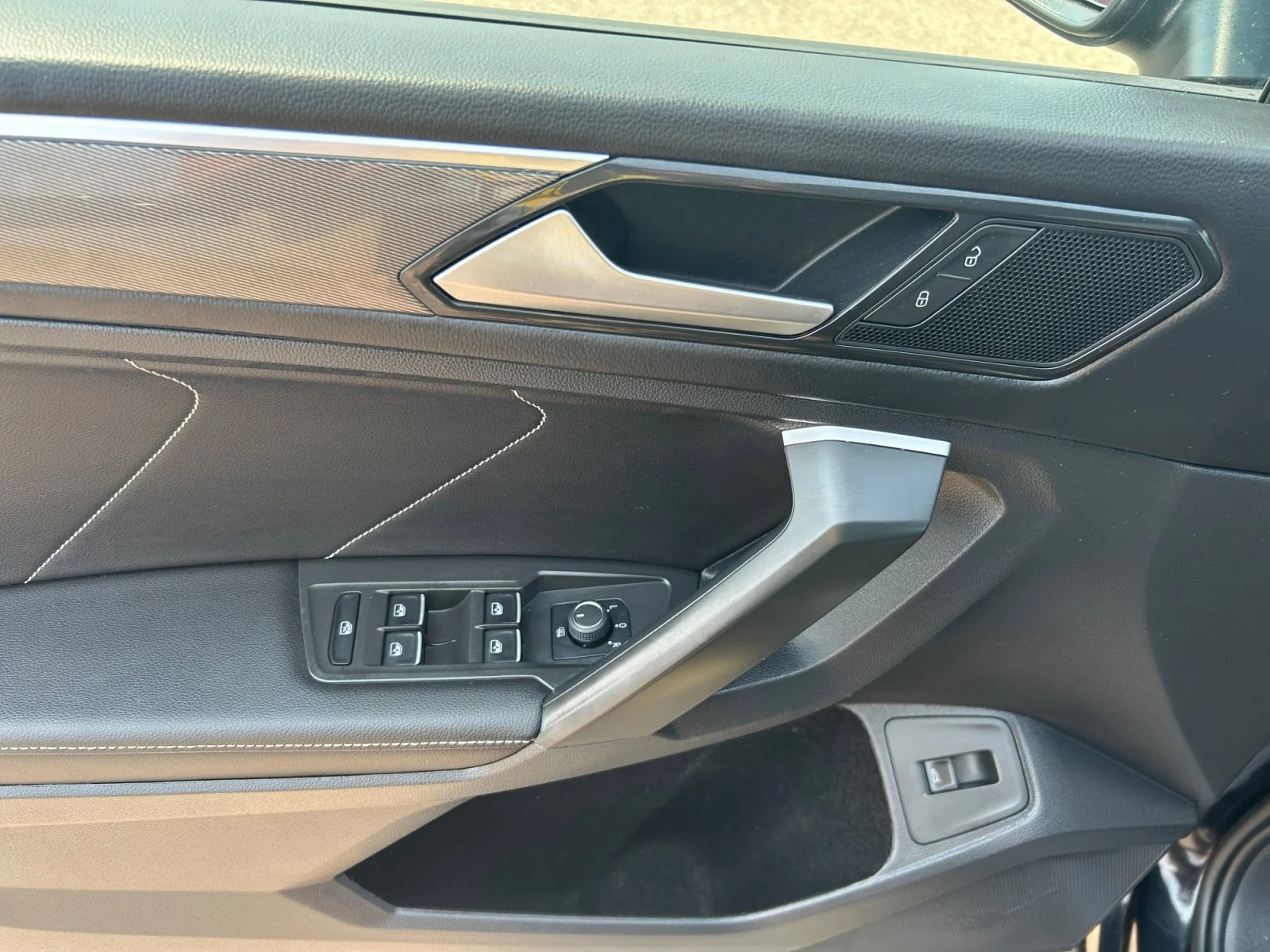 Used 2024 Black Volkswagen Comfortline R-Line Black Edition Leather Sunroof Navigation image 17