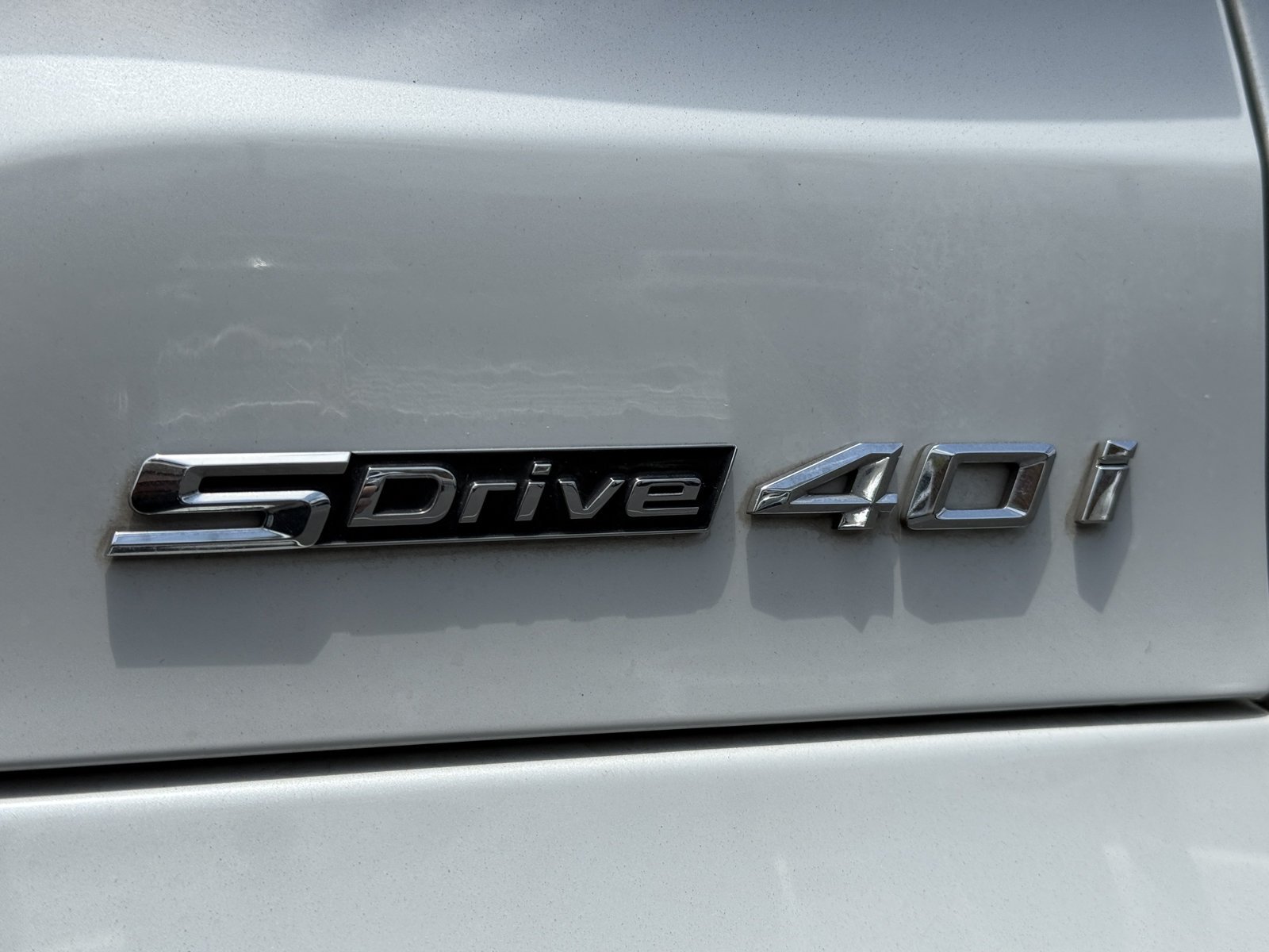 Used 2024 White Metallic BMW sDrive40i image 12