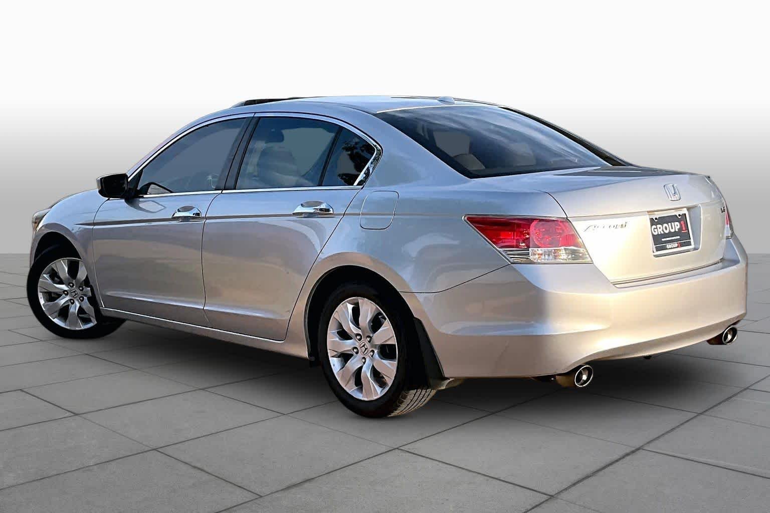 Used 2009 Alabaster Silver Metallic Honda EX-L image 11