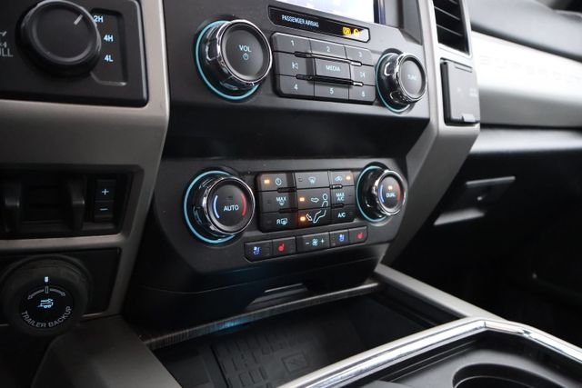 Used 2020 Black Metallic Ford Lariat image 14