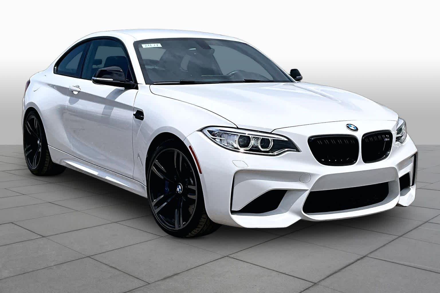 Used 2017 Alpine White BMW  image 2