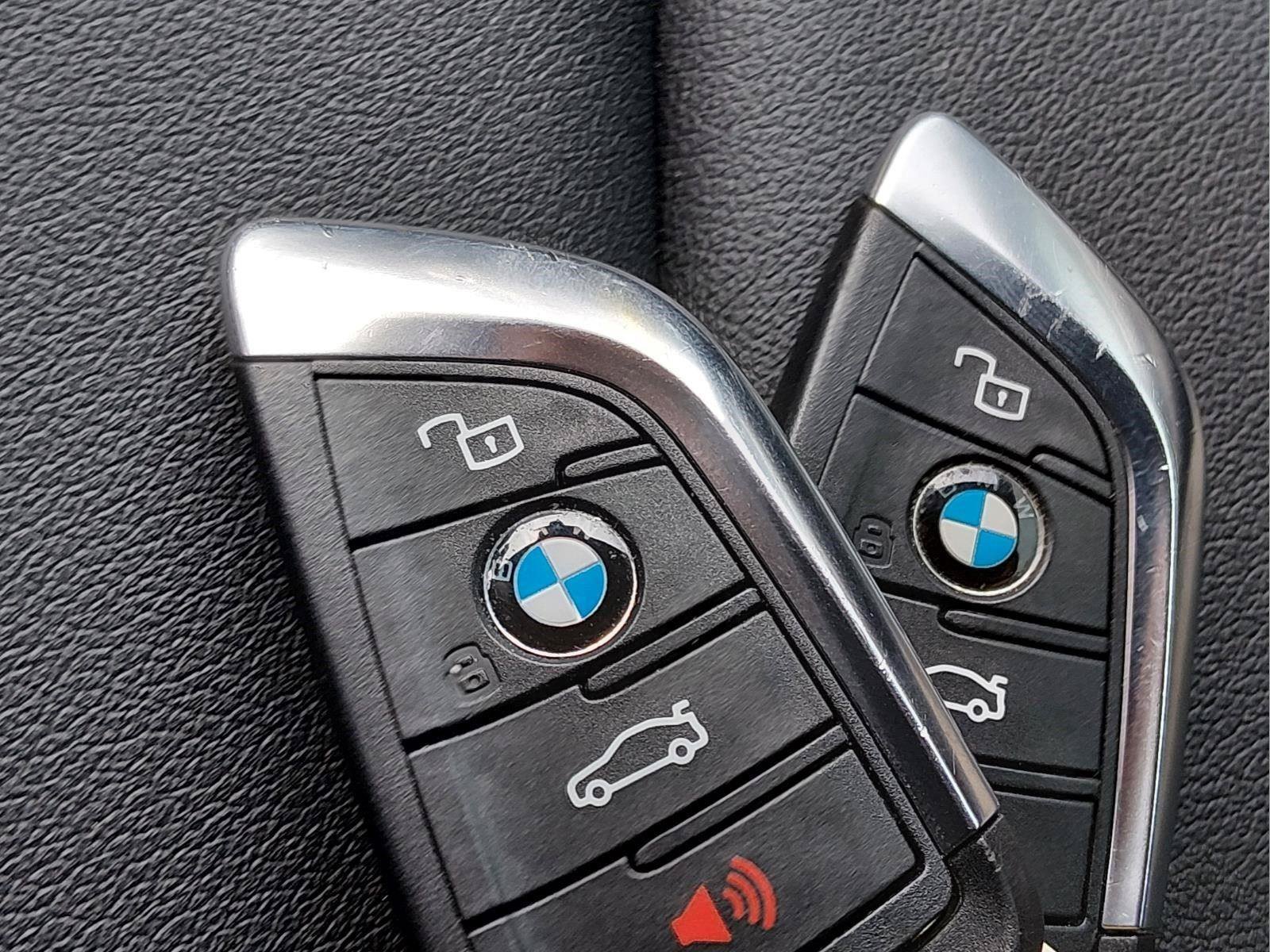 Used 2021 Black Sapphire Metallic BMW xDrive30i image 29