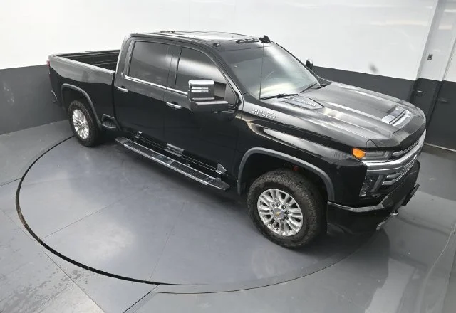 Used 2020 Black Chevrolet High Country image 23