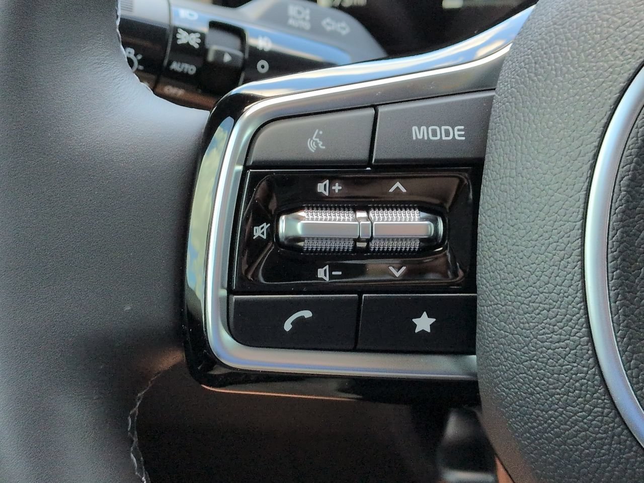 New 2026 Snow White Pearl Kia SX Prestige image 31