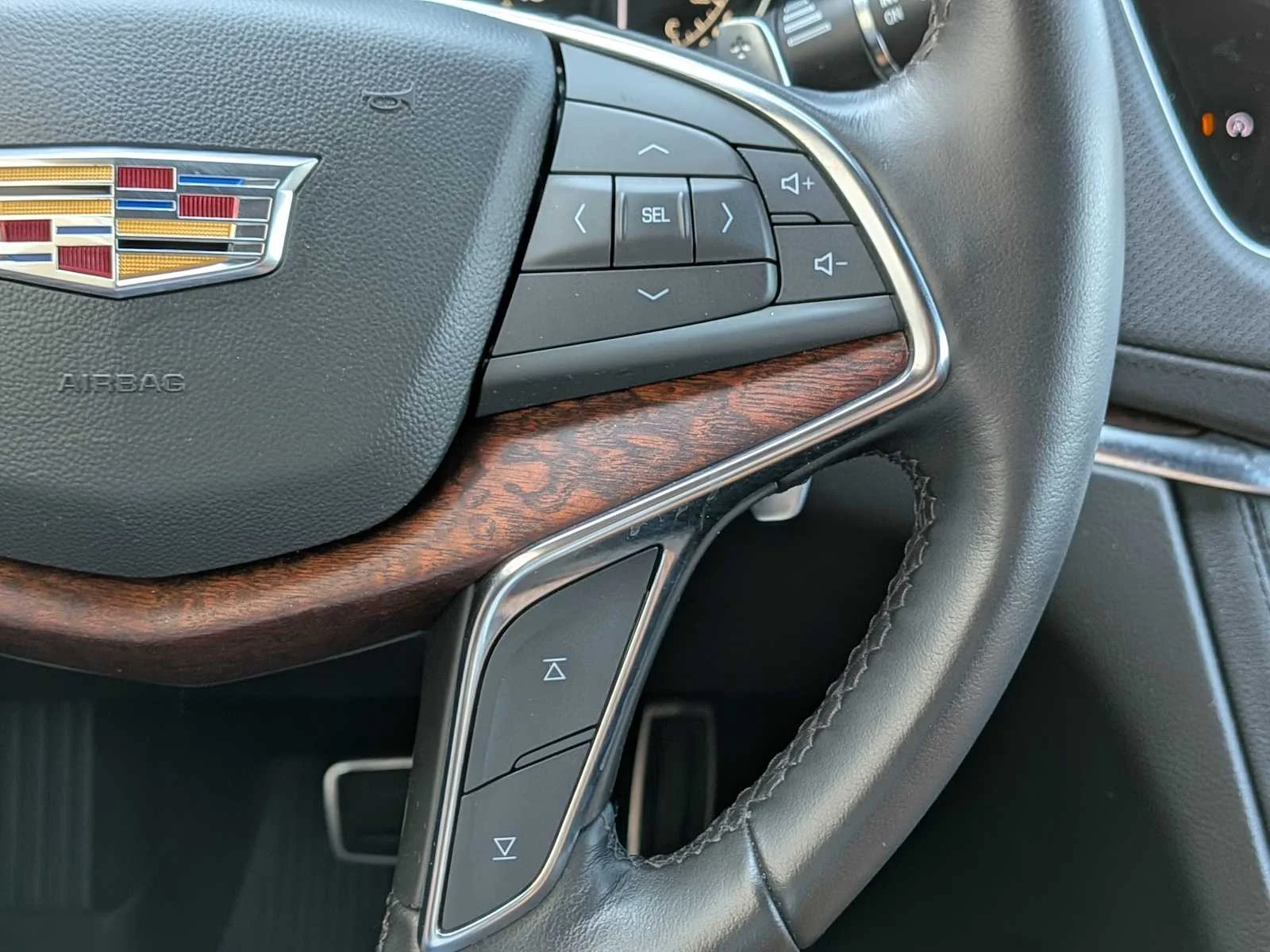 Certified Used 2023 Crystal White Tricoat Cadillac Sport image 17