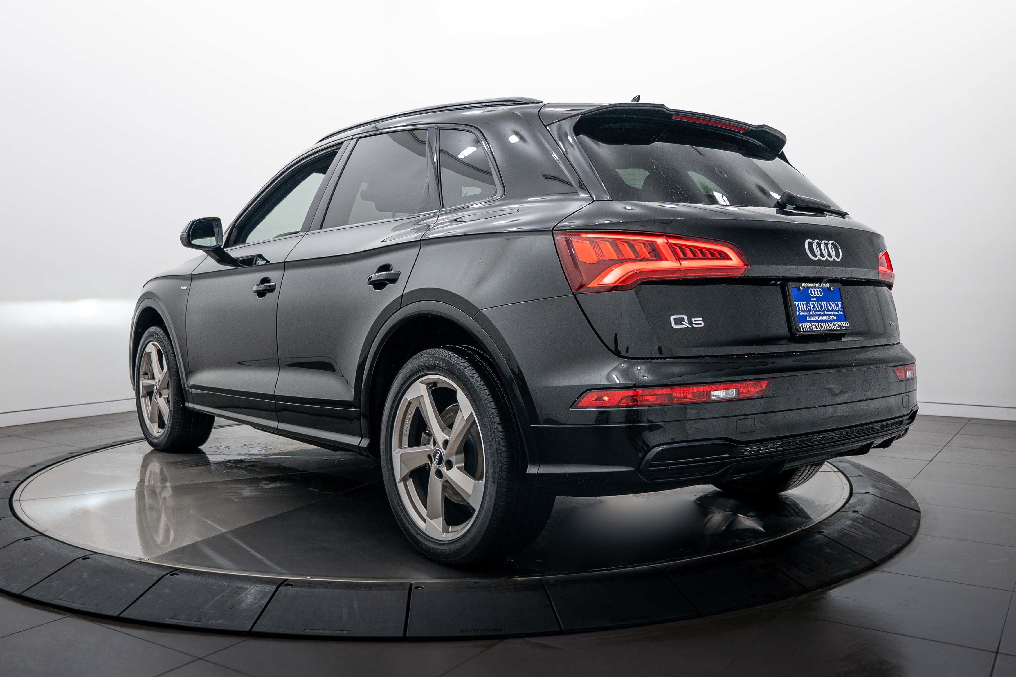 Used 2020 Mythos Black Metallic Audi Titanium Premium Plus image 5