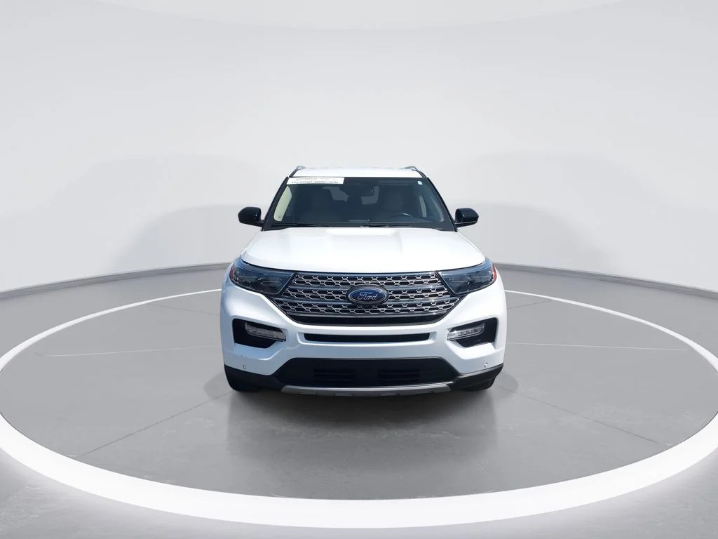 Used 2023 White Ford Limited image 3