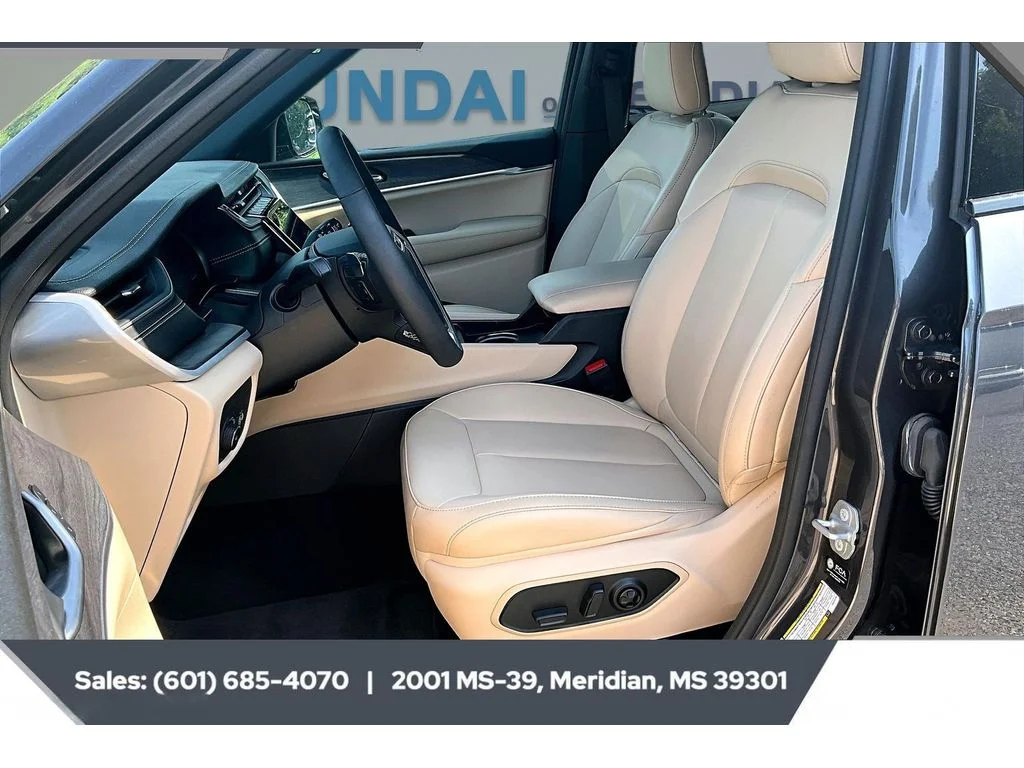 Used 2025 Baltic Gray Metallic Clearcoat Jeep Limited image 18