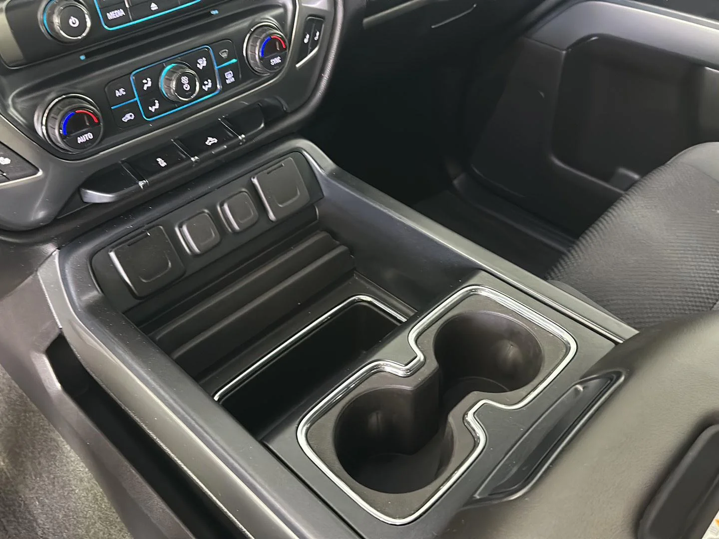 Used 2018 Black Chevrolet LT image 27