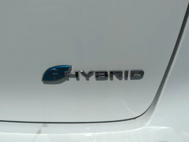 Used 2024 White Chrysler Select image 21