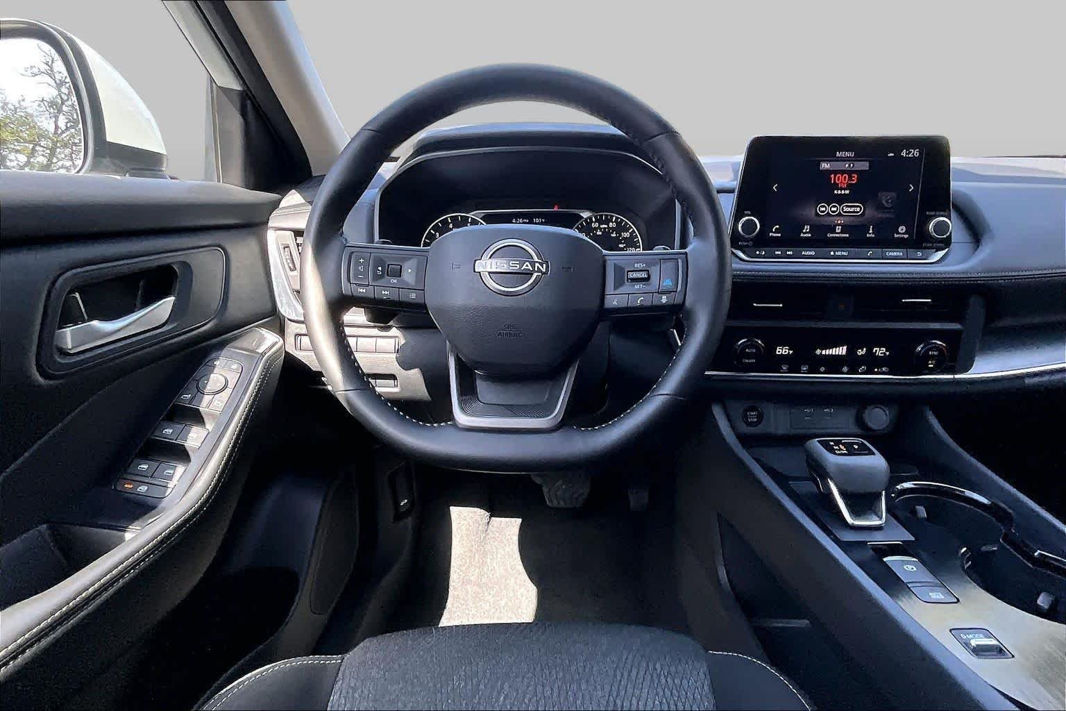 Used 2025 Everest White Pearl Nissan SV image 6