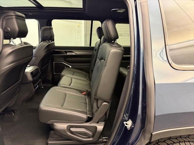 New 2026 Fathom Blue Pearl-Coat Exterior Paint Jeep Upland image 19