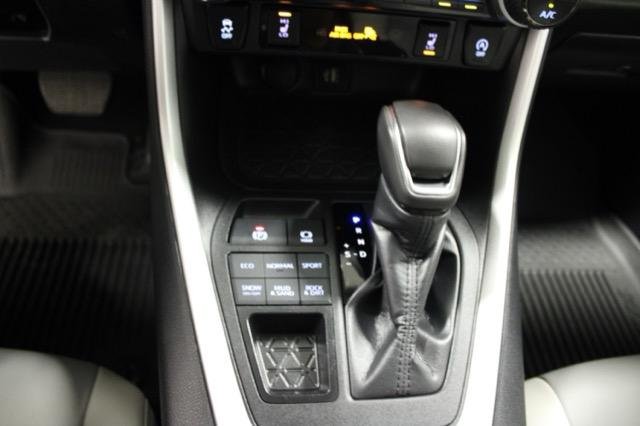 Certified Used 2024 WIND CHILL PEARL Toyota  image 9