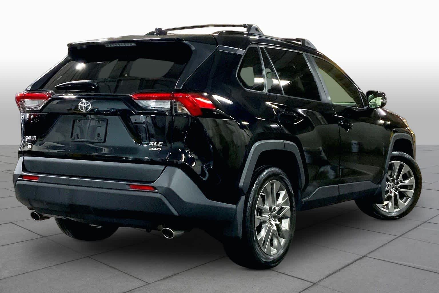 Used 2023 Midnight Black Metallic Toyota XLE Premium image 13