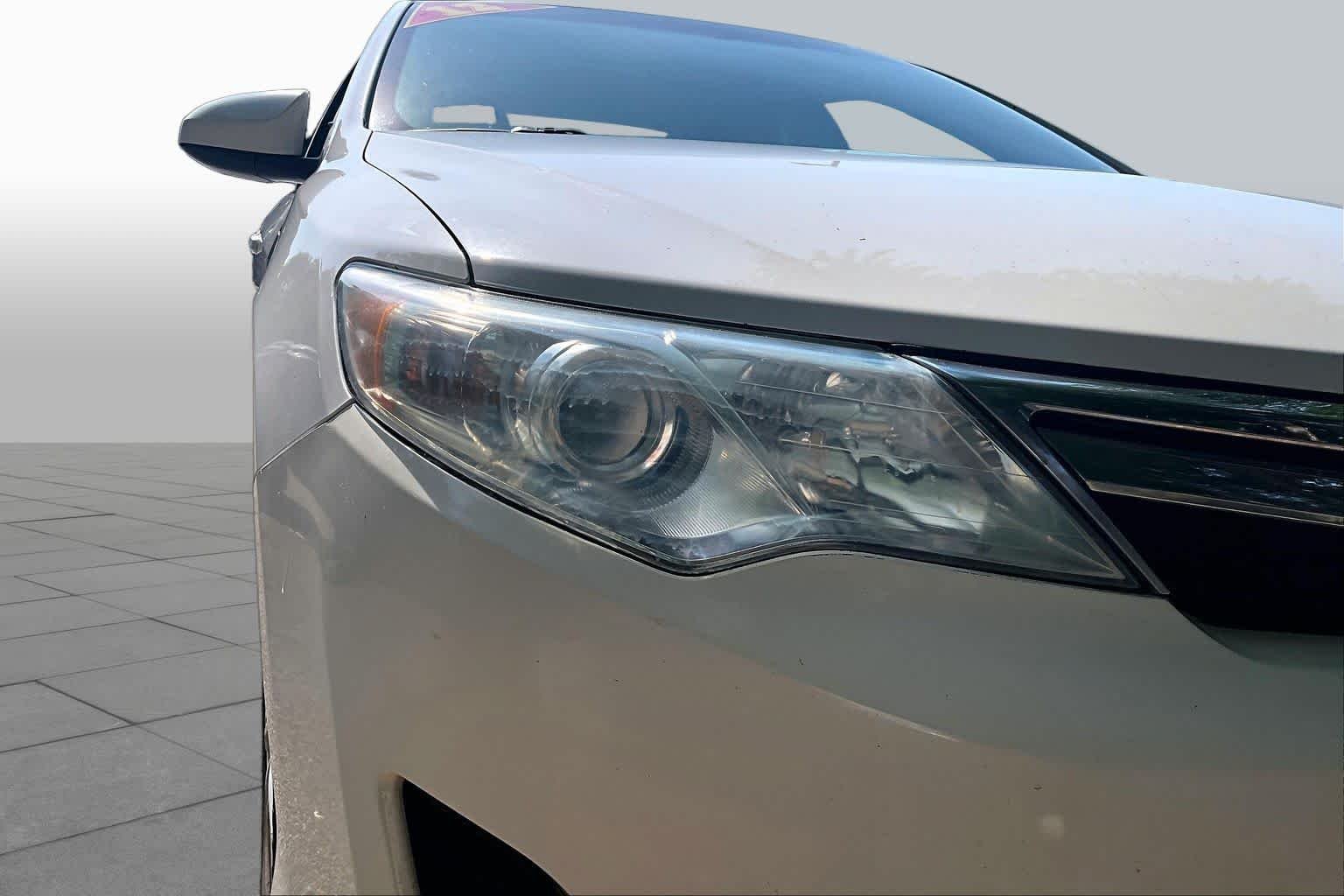 Used 2012 Super White Toyota LE image 24
