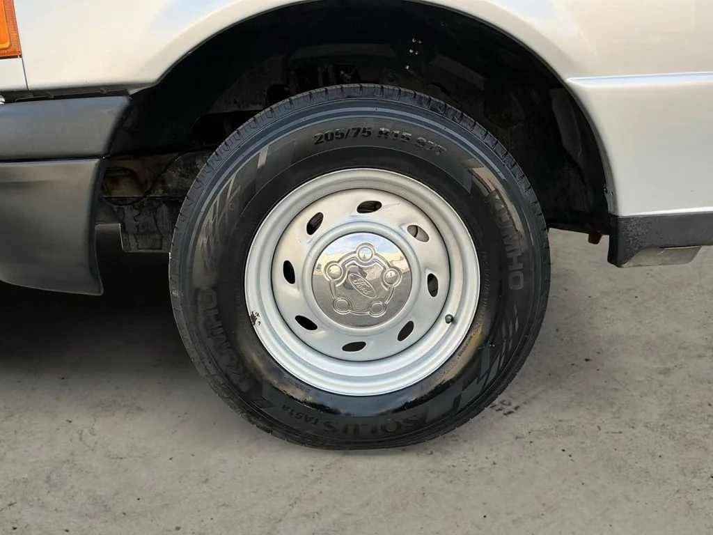 Used 2004 Silver Ford XL image 9