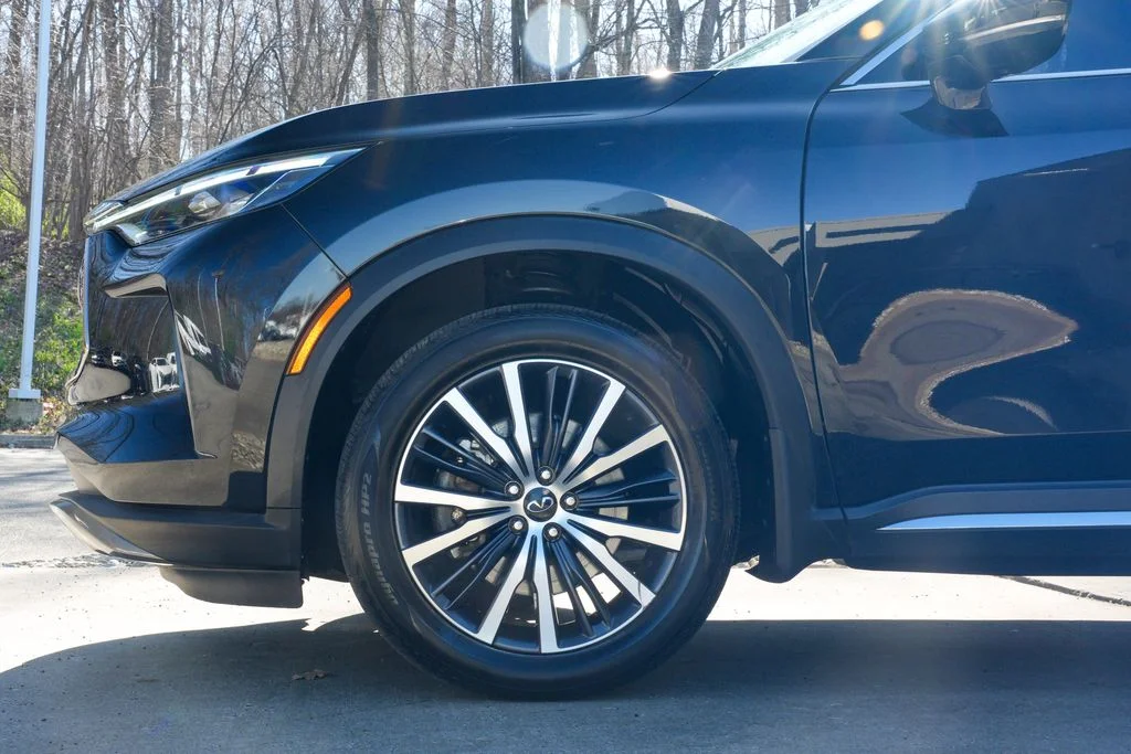 Used 2023 Black INFINITI Sensory image 10