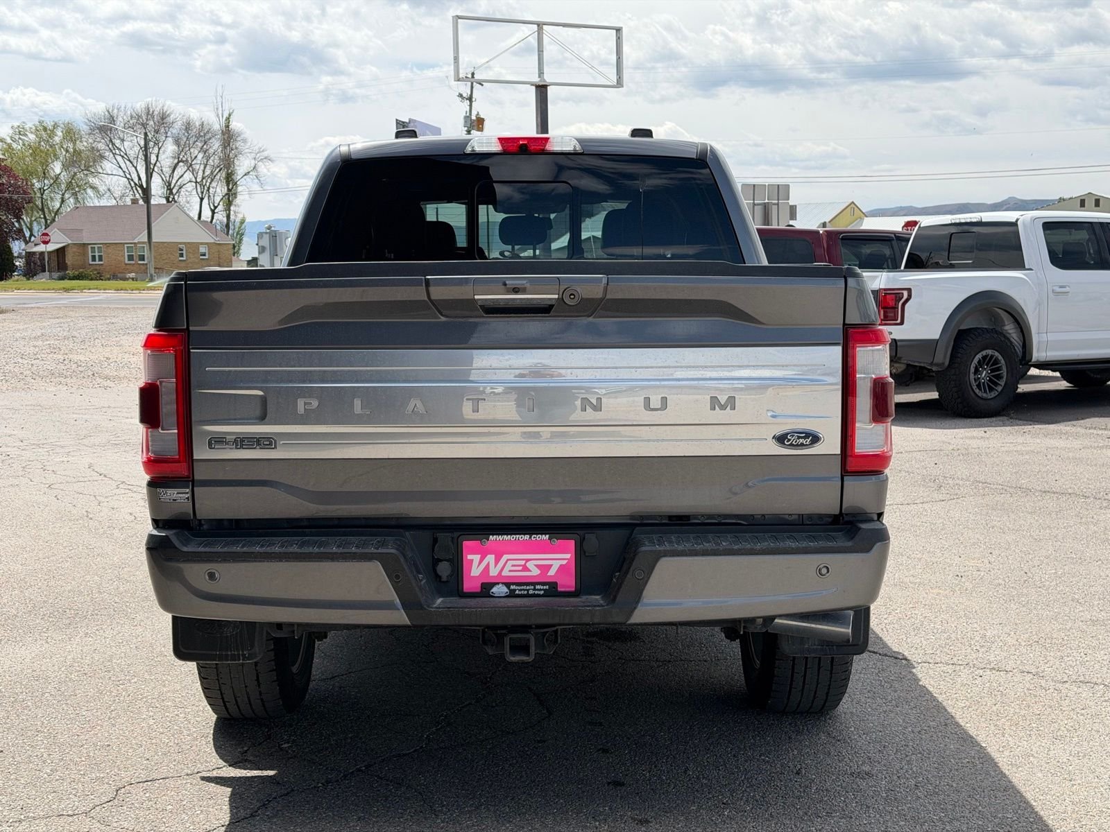 View vehicle photo 4