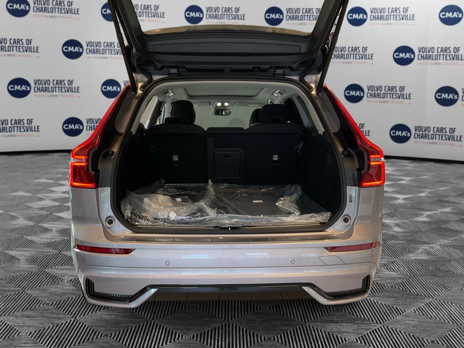 2026 Volvo XC60 Plus - Photo 11