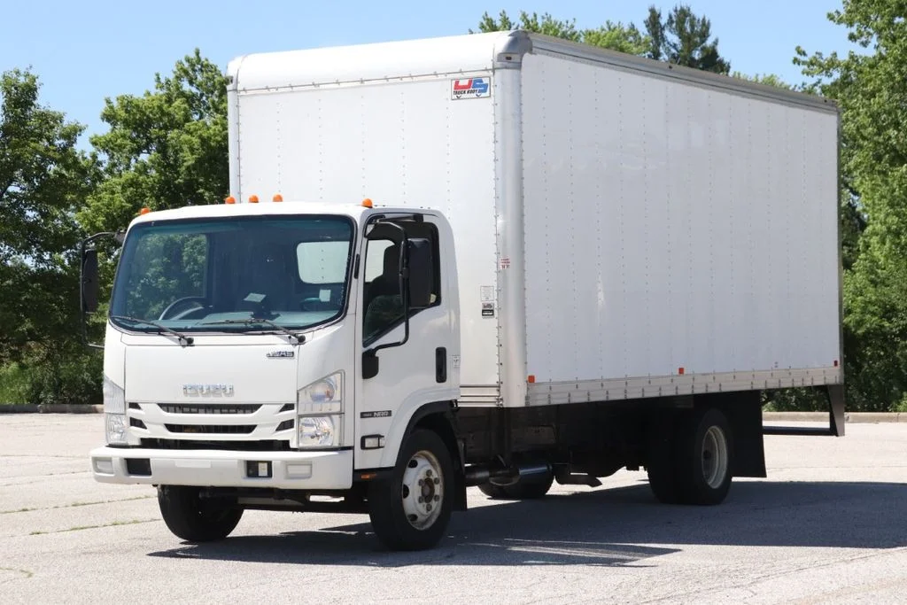 Used 2022  Isuzu NPR image 5