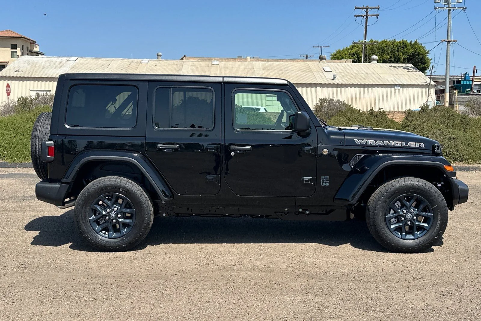 New 2026 Black Clear-Coat Exterior Paint Jeep 85th Anniversary Edition image 2