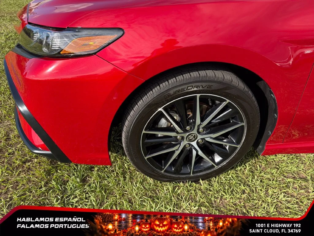 Used 2024  Toyota SE image 10