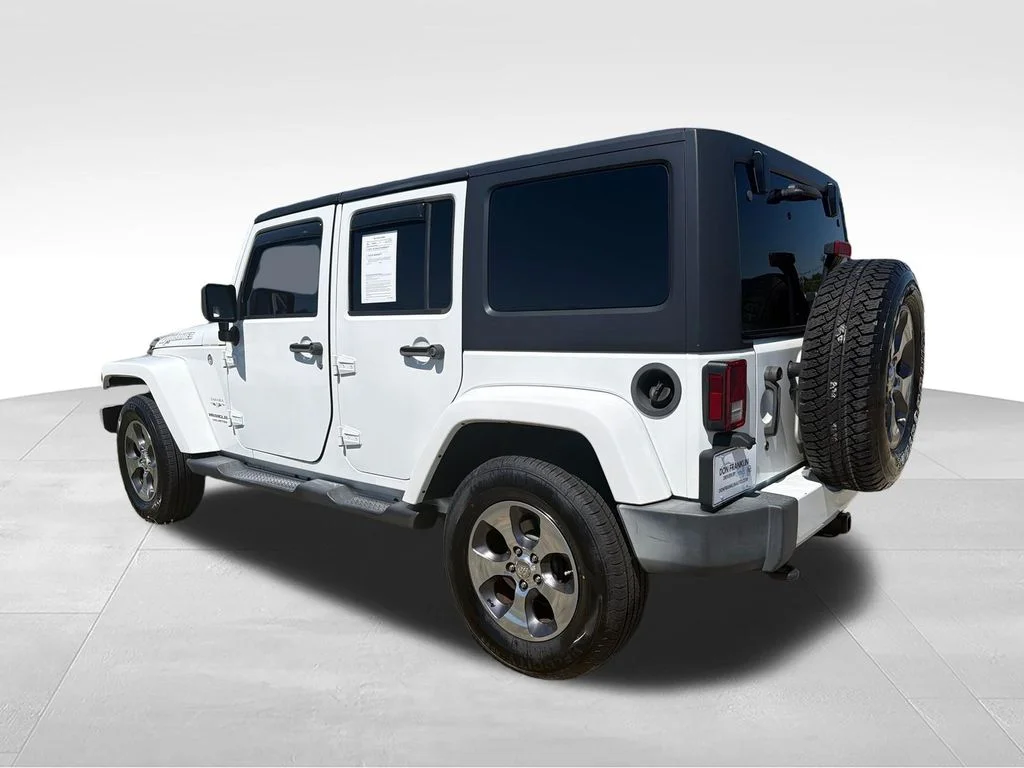 Used 2016 White Jeep Unlimited Sahara image 3