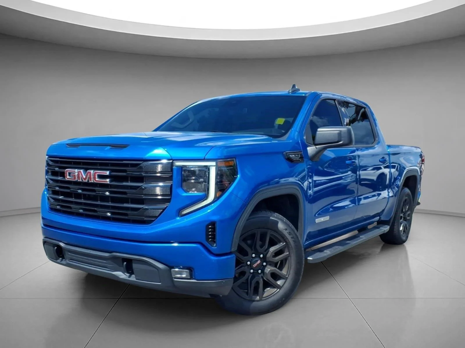 Used 2023 Dynamic Blue Metallic GMC Elevation image 1