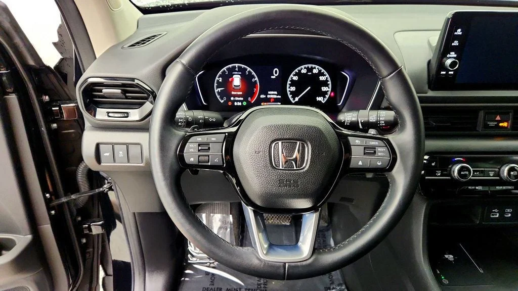 Used 2023 Crystal Black Pearl Honda EX-L 8 Seater 2WD image 13