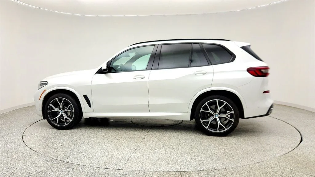 Used 2023 Mineral White Metallic BMW xDrive30i SAV w/ M Sport Pkg & Premium Pkg image 8
