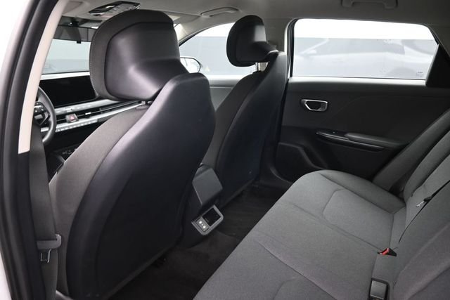 Used 2025 White Kia LXS image 26