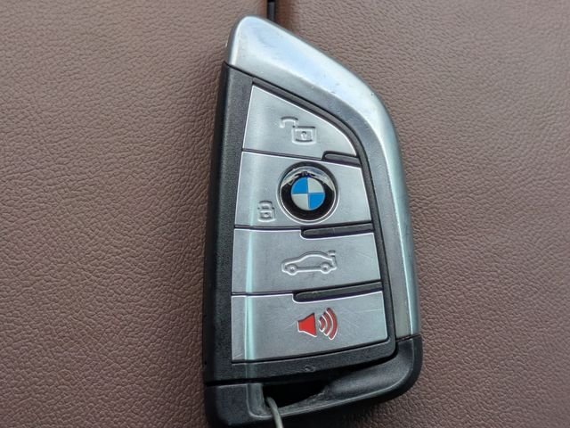 Used 2022 White BMW M50i image 30