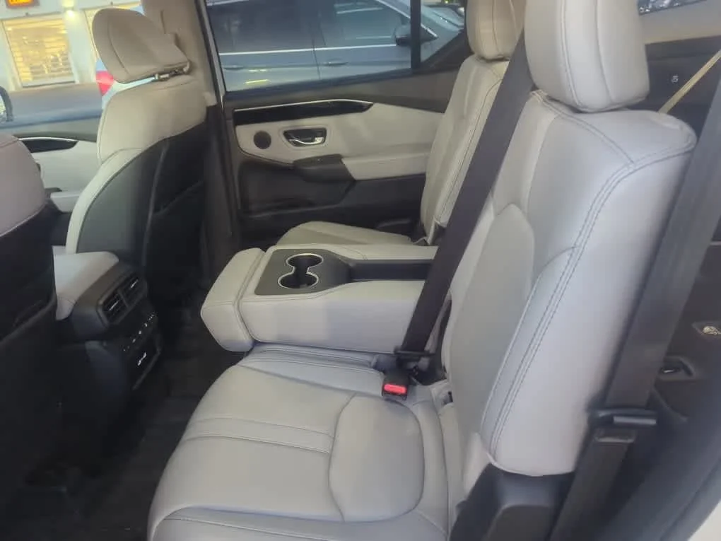 Used 2023 Platinum White Pearl Honda EX-L 8 Passenger image 5