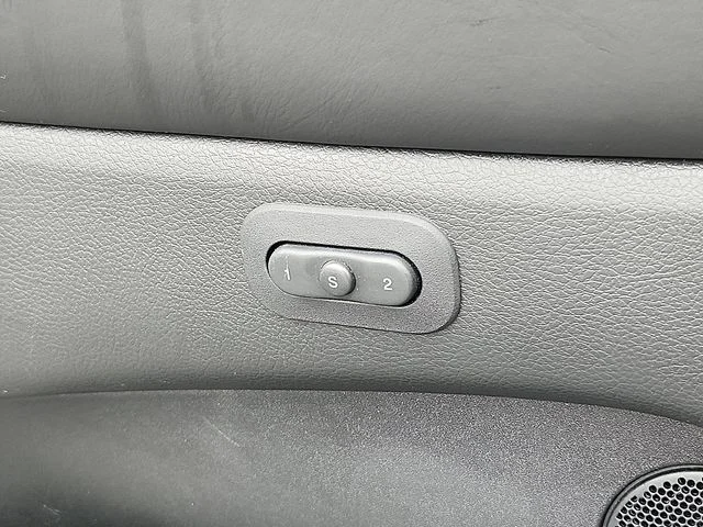 Used 2016 White Jeep Overland image 27