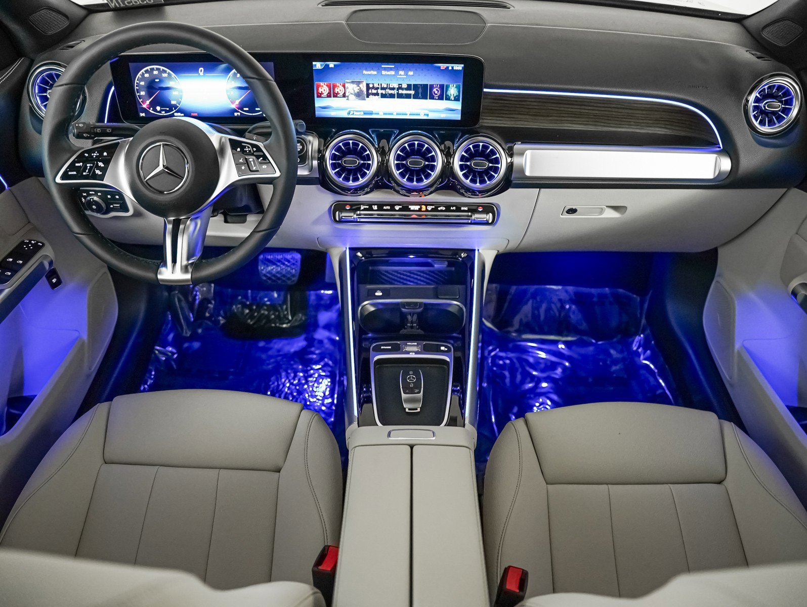 New 2026 Night Black Mercedes-Benz GLB 250 image 12