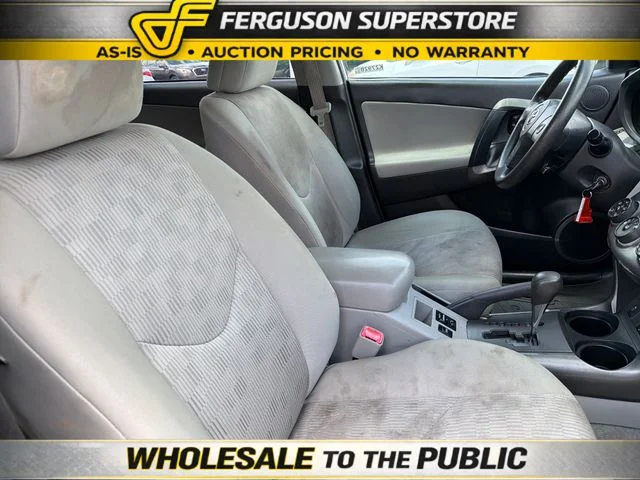 Used 2010 White Toyota Base image 25