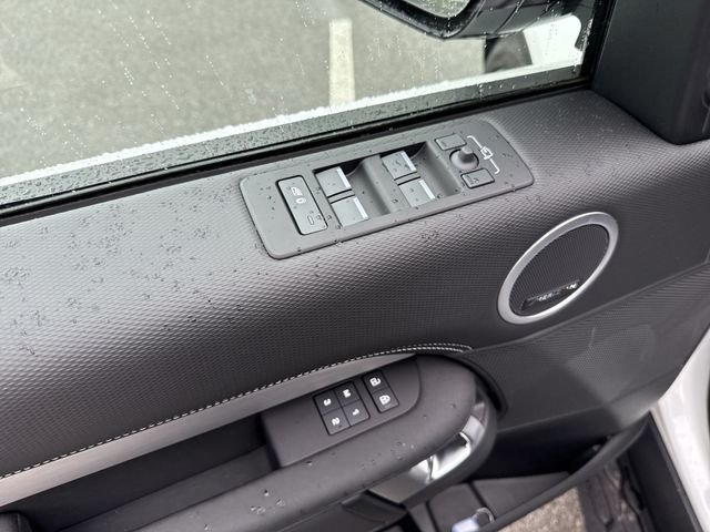 2026 Land Rover Discovery Gemini Edition - Photo 12