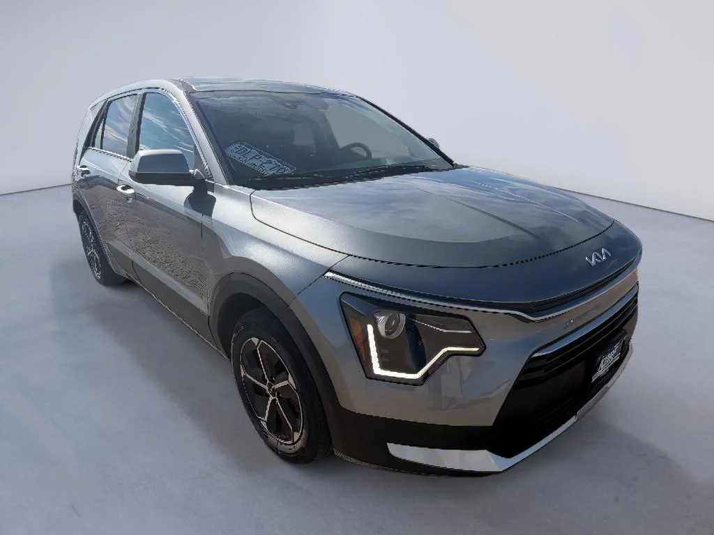 Used 2025 Steel Gray Kia LX image 11