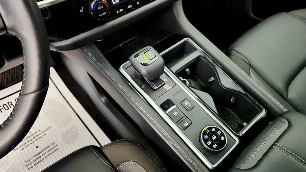 Used 2025 Super Black Nissan SL 4WD image 17