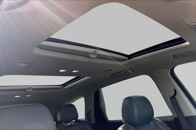 Used 2019 White Buick Essence image 16
