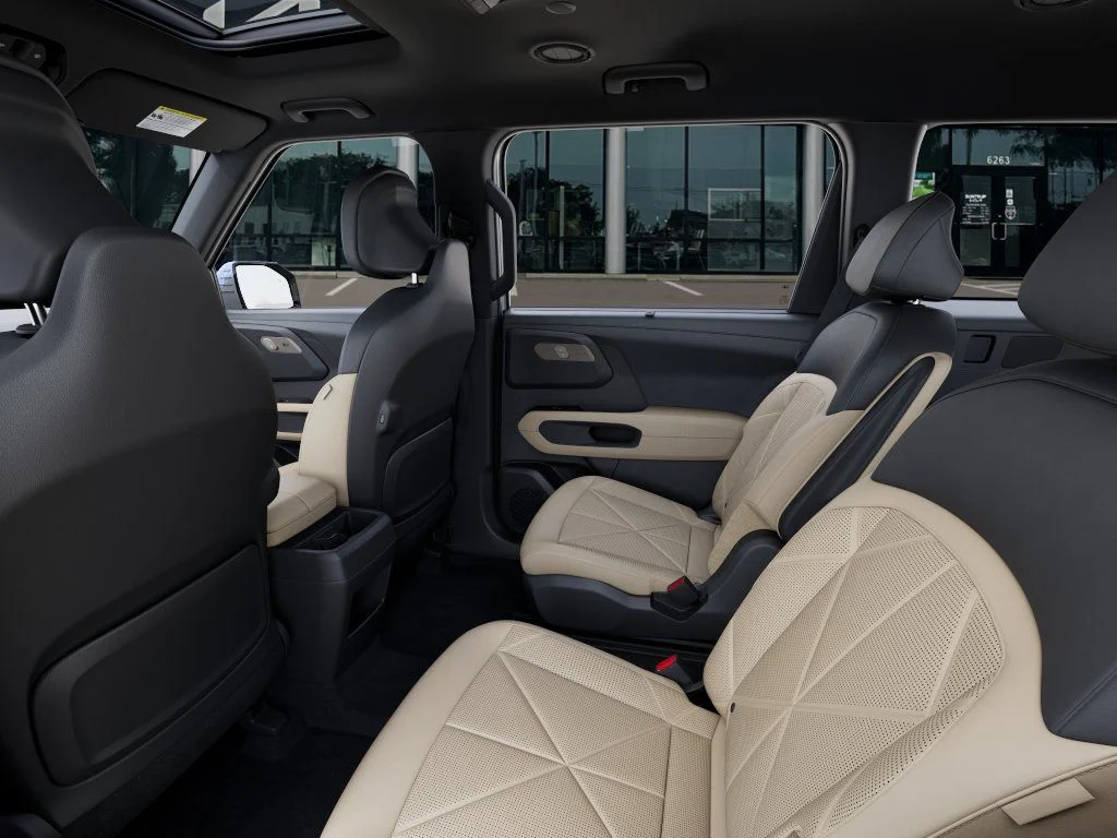 New 2027 Glacial White Pearl Kia EX image 19