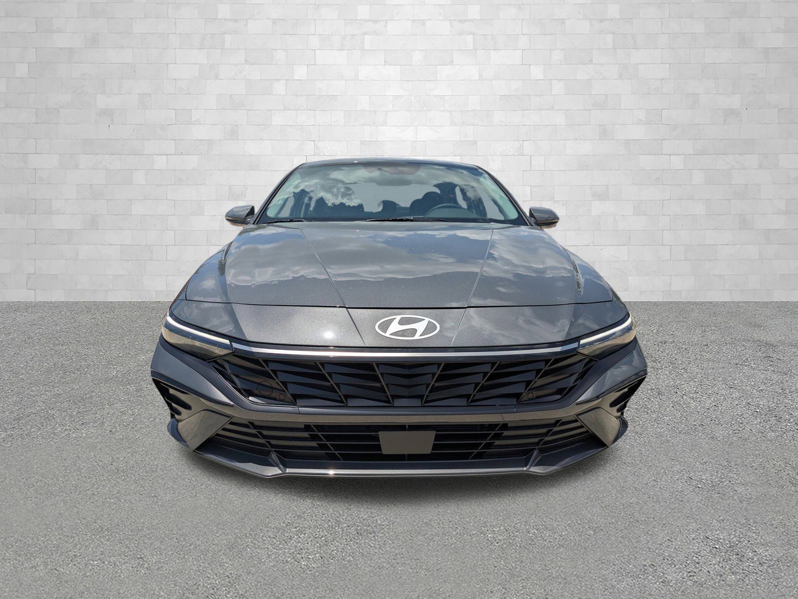 2025 Hyundai Elantra Limited - Photo 6