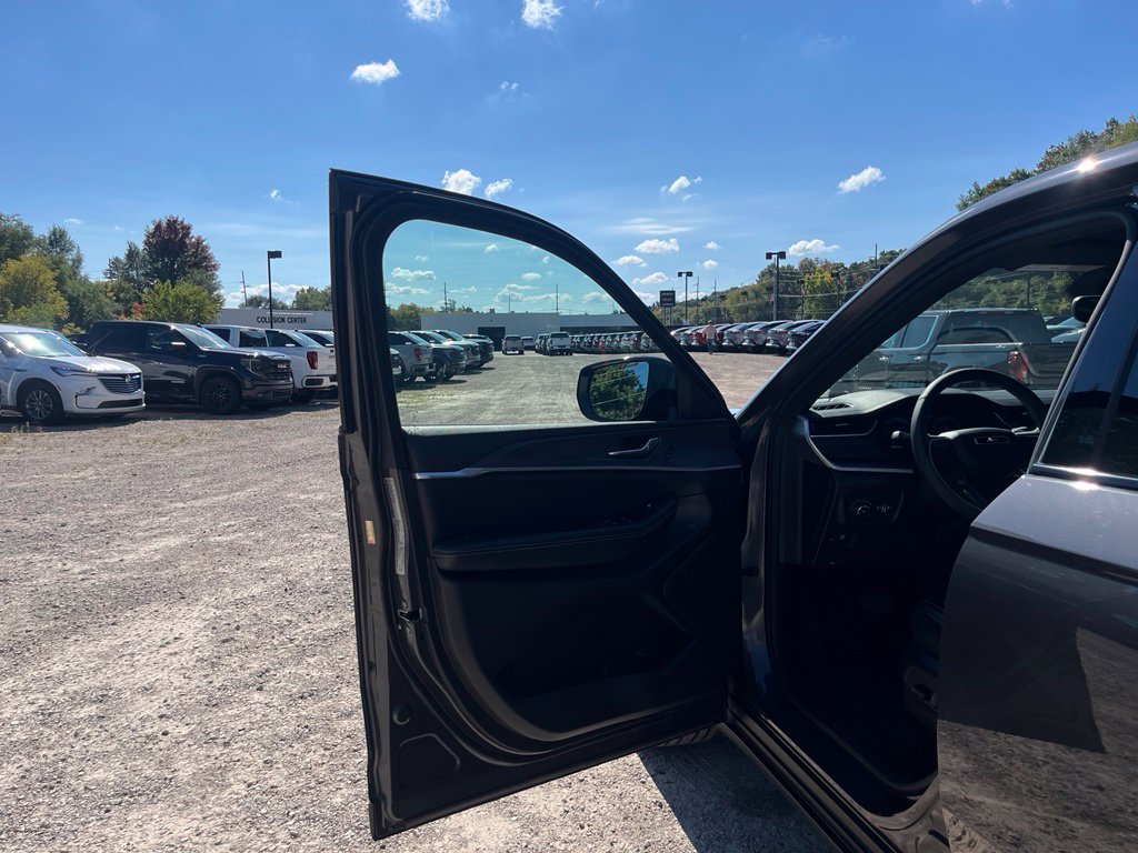 Used 2024 Gray Metallic Jeep Limited image 17