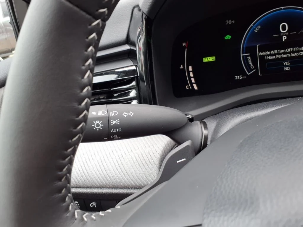 2025 Toyota Camry SE - Photo 25