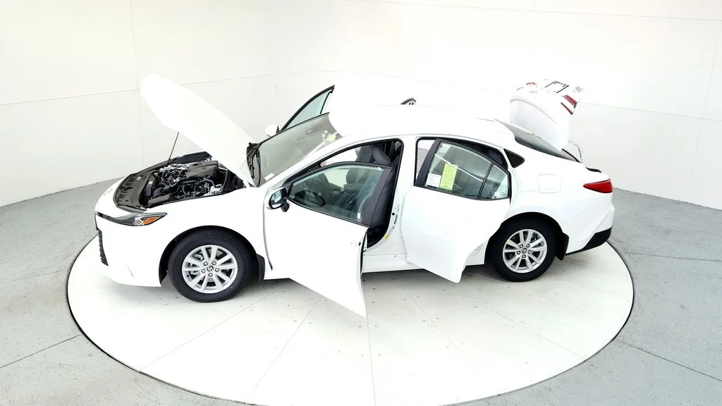 Used 2025 White Toyota LE image 18