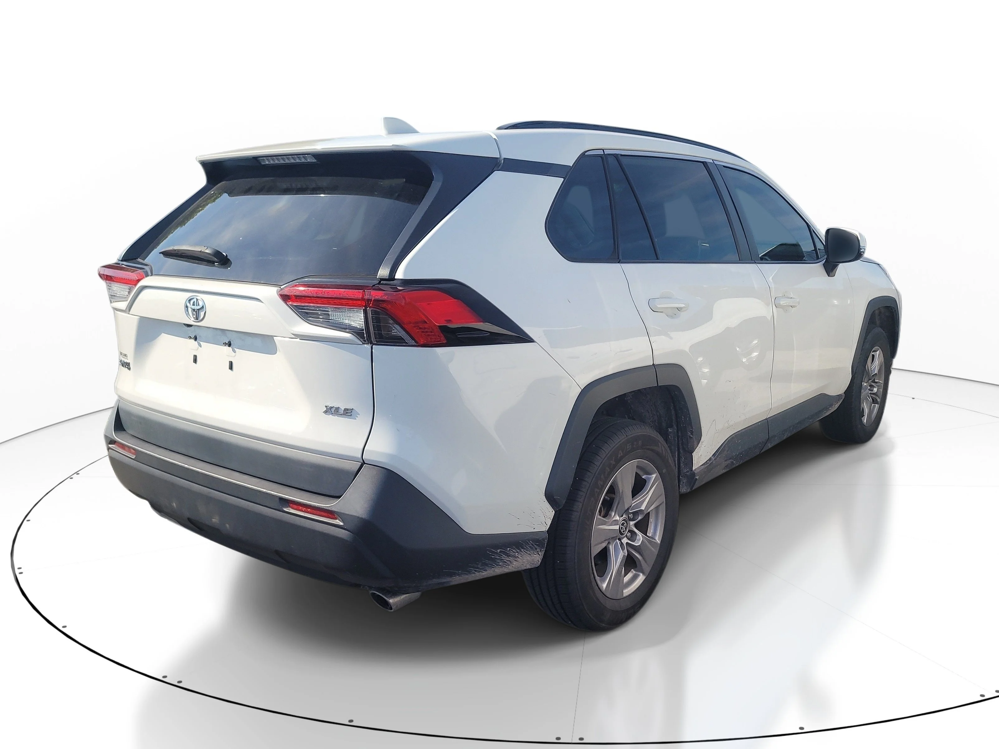 Used 2023 Ice Toyota XLE image 6